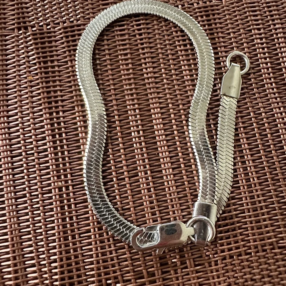 Silver Shiny Snake Chain Bracelet for Women and Men 8”